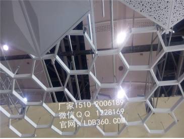 铝格栅吊顶，三角格栅，艺术铝格栅
