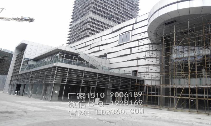 高端商厦外墙铝单板施工