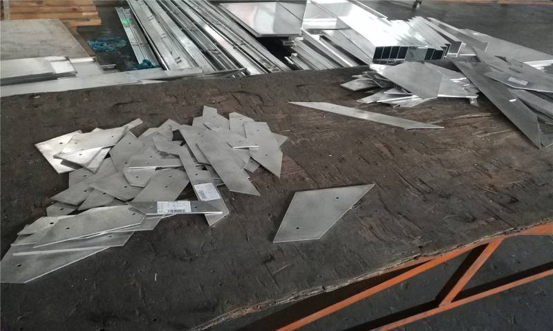 出口卡塔尔-隧道彩色几何造型装饰铝板