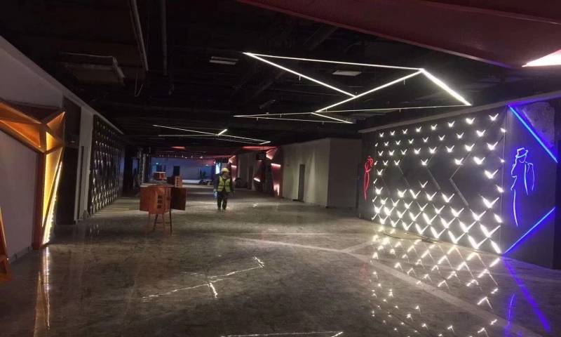 万达IMAX影视城造型墙板+天花铝板