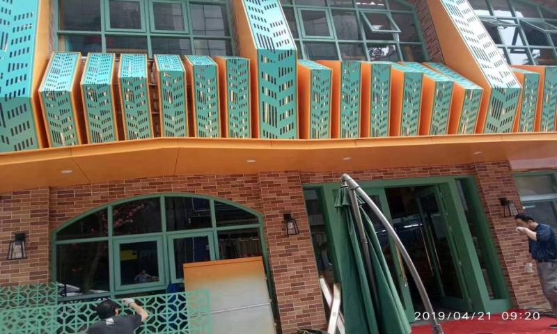 长沙37度湘造型冲孔门头铝单板