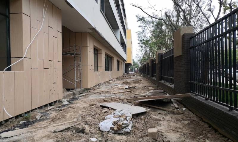 淮安图书馆-铝单板墙面、廊桥过道格栅窗花安装