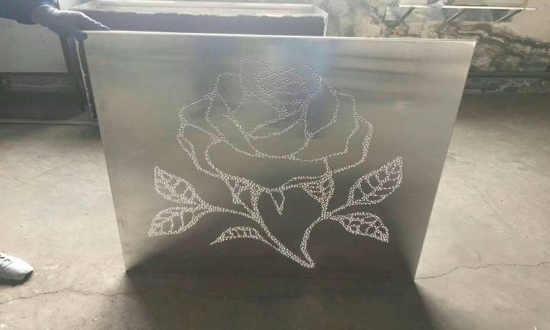 地图冲孔板背景墙