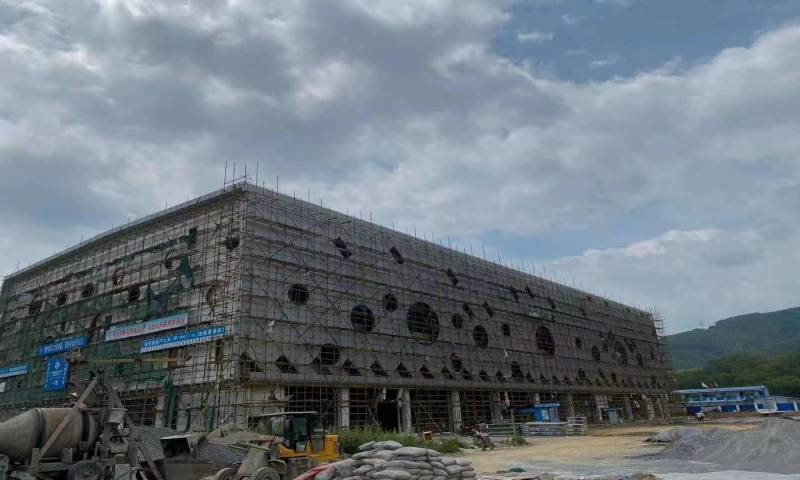 斜排方板窗洞幕墙