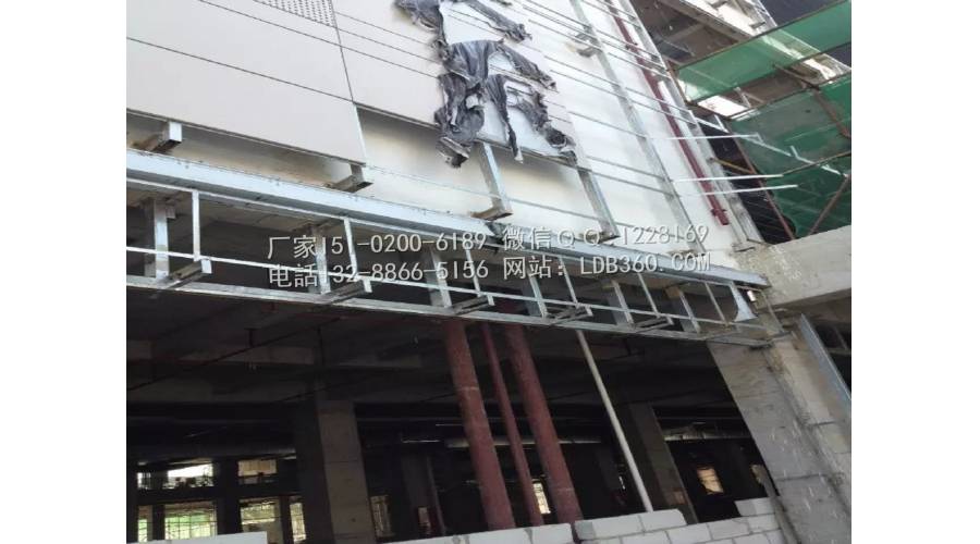 Dry hanging of metal curtain wall