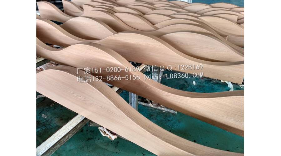 Wave ceiling / parapet