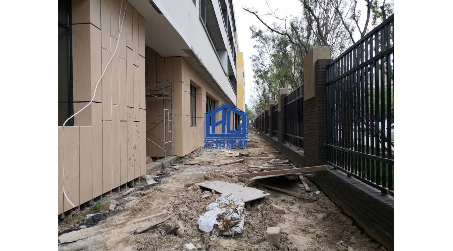 淮安图书馆-铝单板墙面、廊桥过道格栅窗花安装
