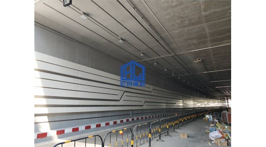Decorative line board for curved tunnel wall